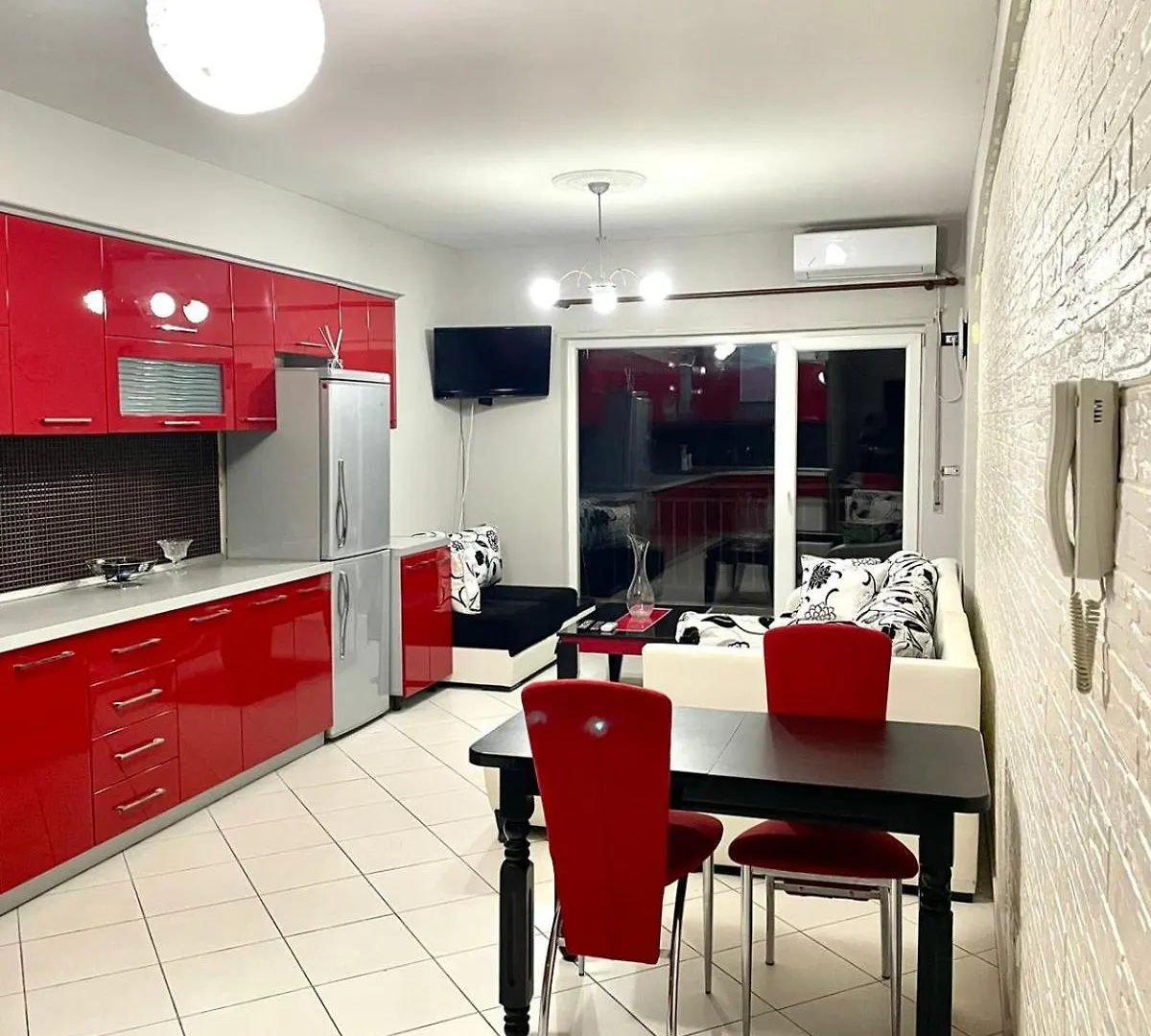 Cozy Seaside Apartment Дуррес 0*,