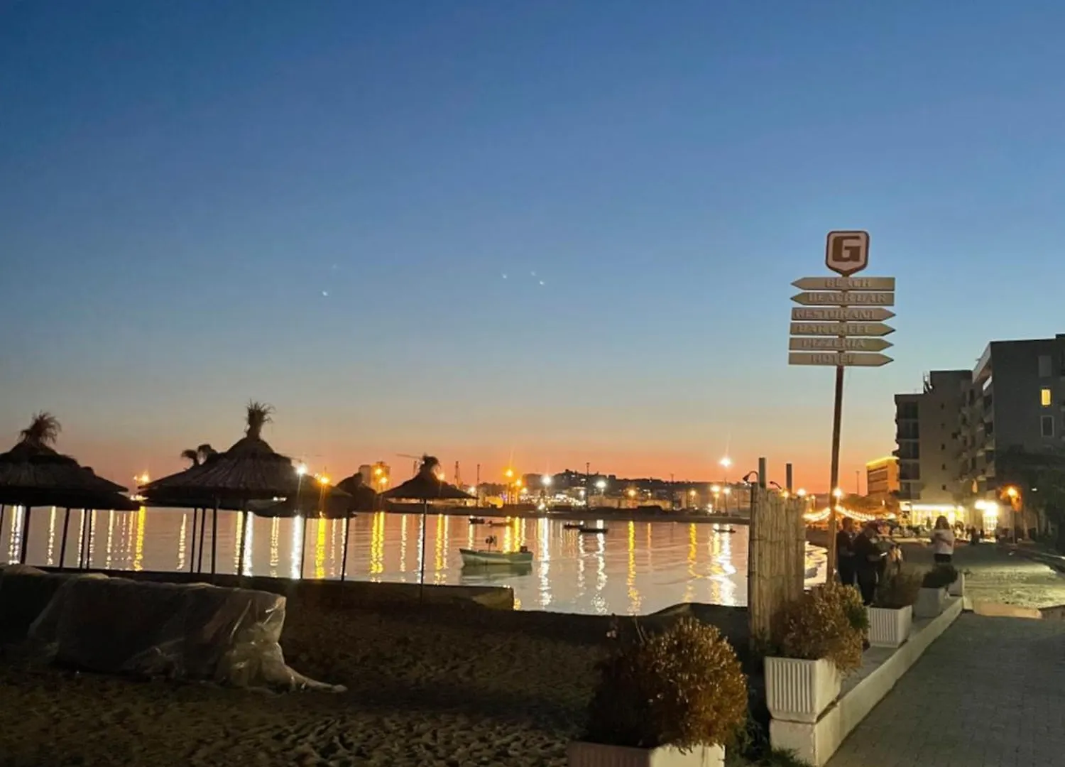 Cozy Seaside Apartment Дуррес